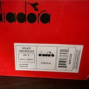 BRAND NEW DIADORA INDOOR SOCCER SHOES FOR GIRLS